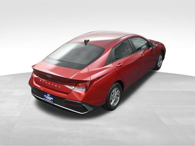 Certified 2026 Hyundai Elantra SE FWD image 28