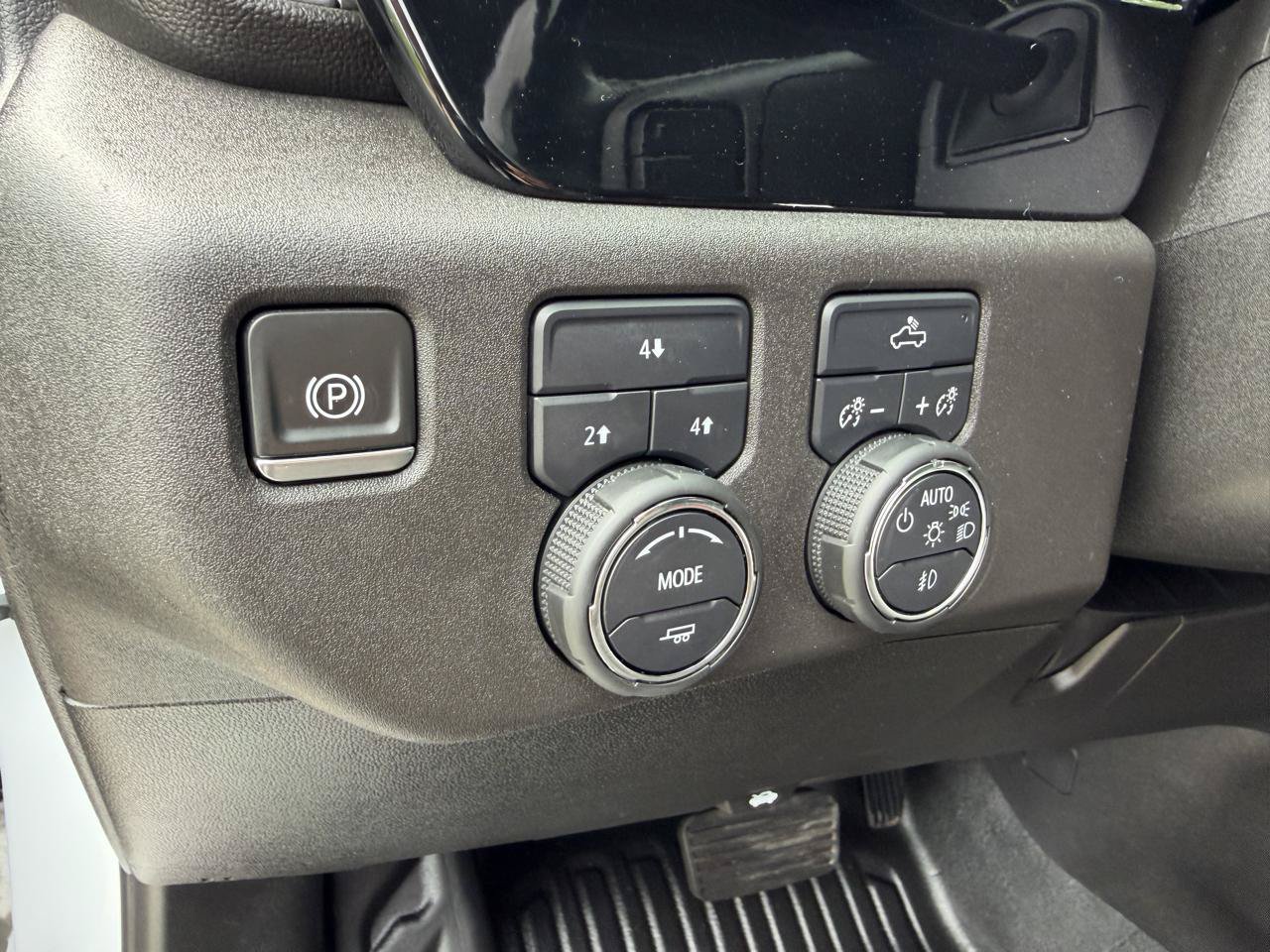 Used 2024 Chevrolet Silverado 3500 LT w/ Convenience Package AWD/4WD image 23