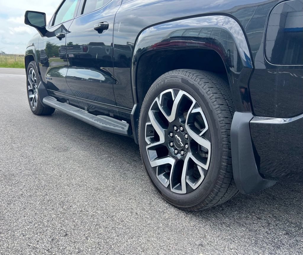 Used 2024 Chevrolet Silverado EV RST AWD/4WD image 7