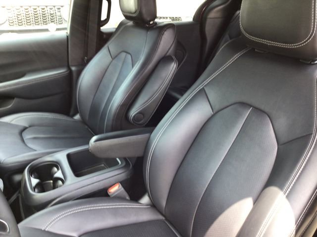 Used 2017 Chrysler Pacifica Touring-L FWD image 22