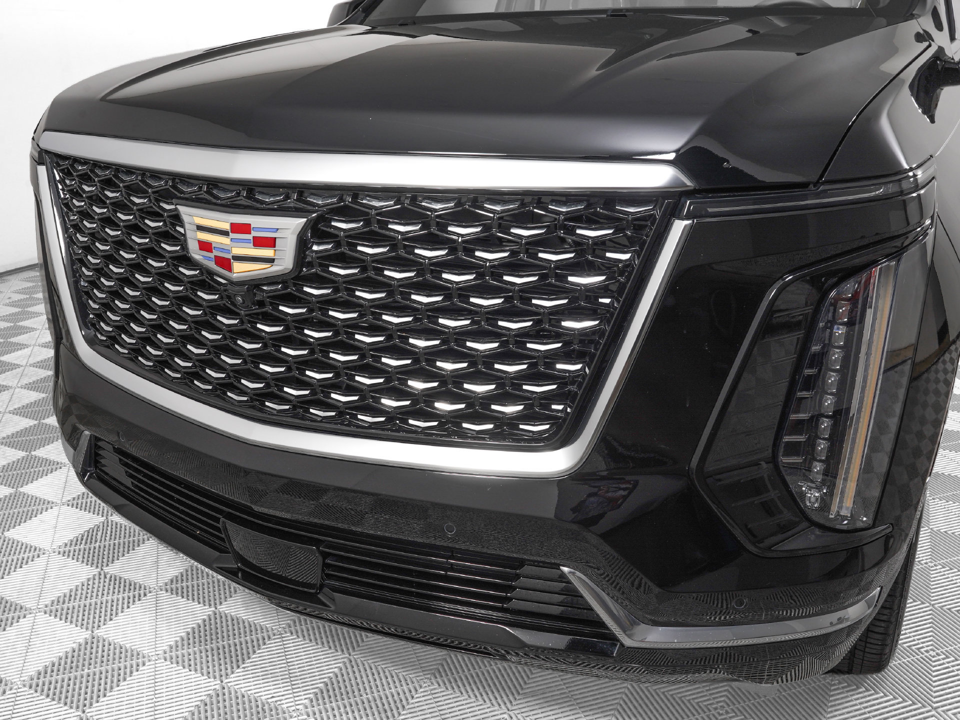 Used 2025 Cadillac Escalade Premium Luxury w/ LPO, Floor Liner Package AWD/4WD image 33