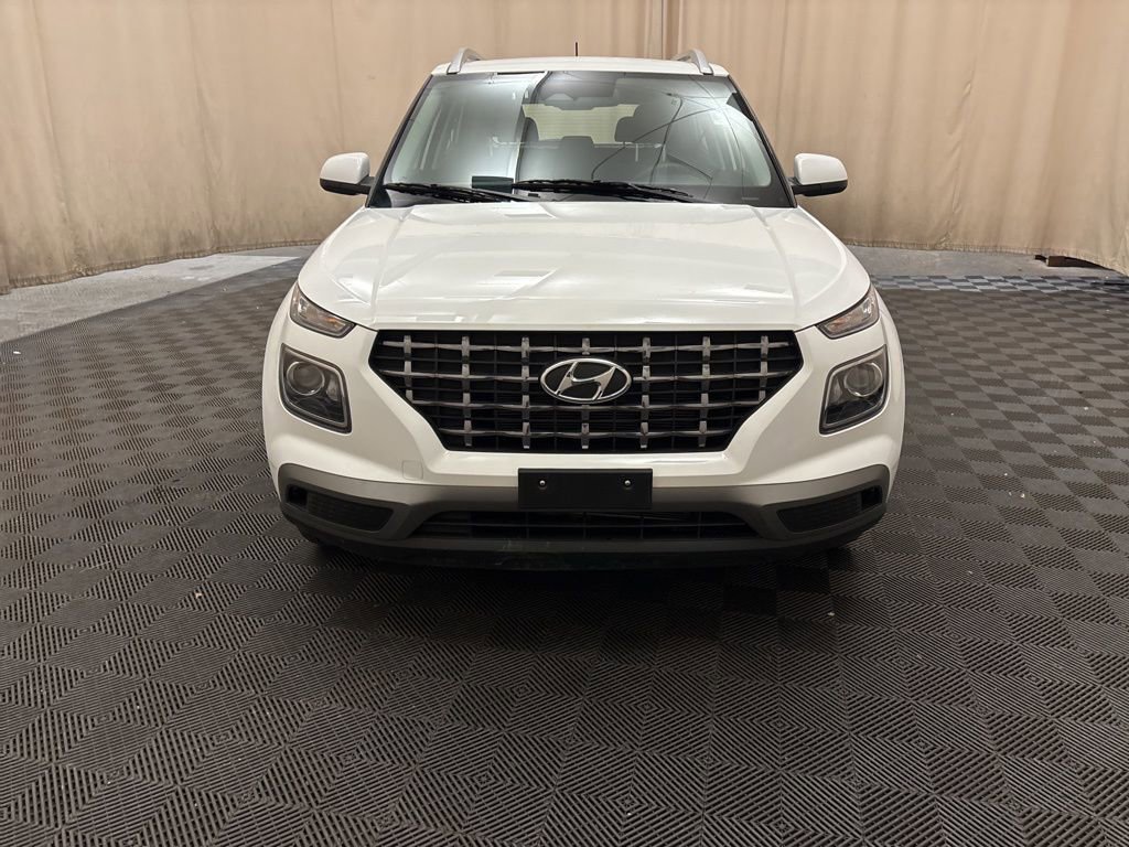 Certified 2025 Hyundai Venue SEL image 2