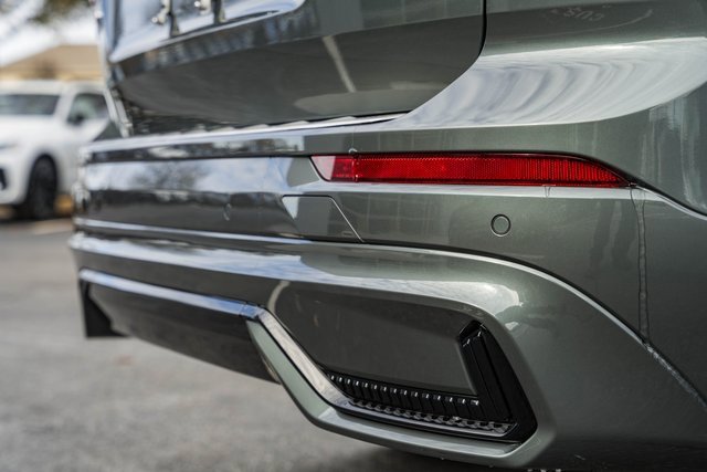 New 2026 Volvo XC60 B5 Plus w/ Protection Package Premier image 6