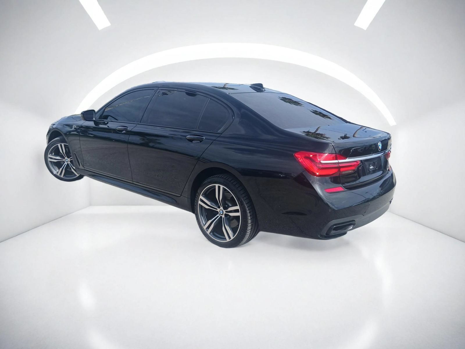 Used 2019 BMW 740i w/ Executive Package RWD image 6