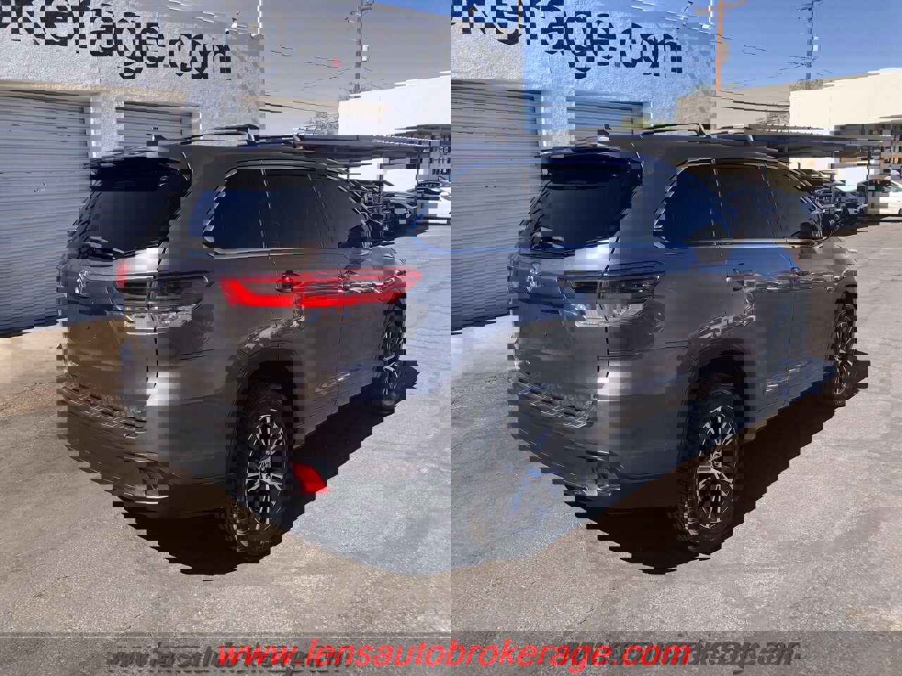 Used 2017 Toyota Highlander Plus image 8