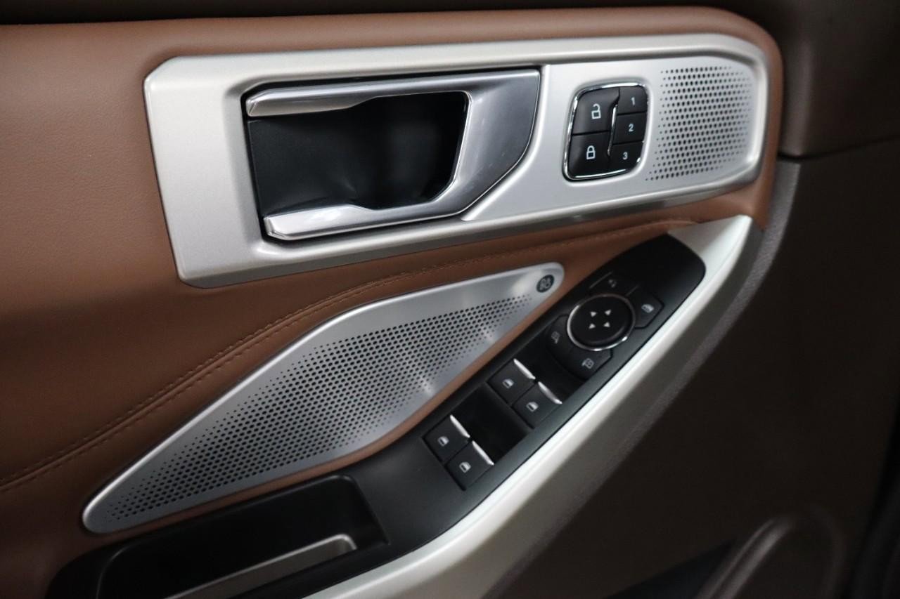 Used 2021 Ford Explorer King Ranch w/ Premium Technology Package AWD/4WD image 12