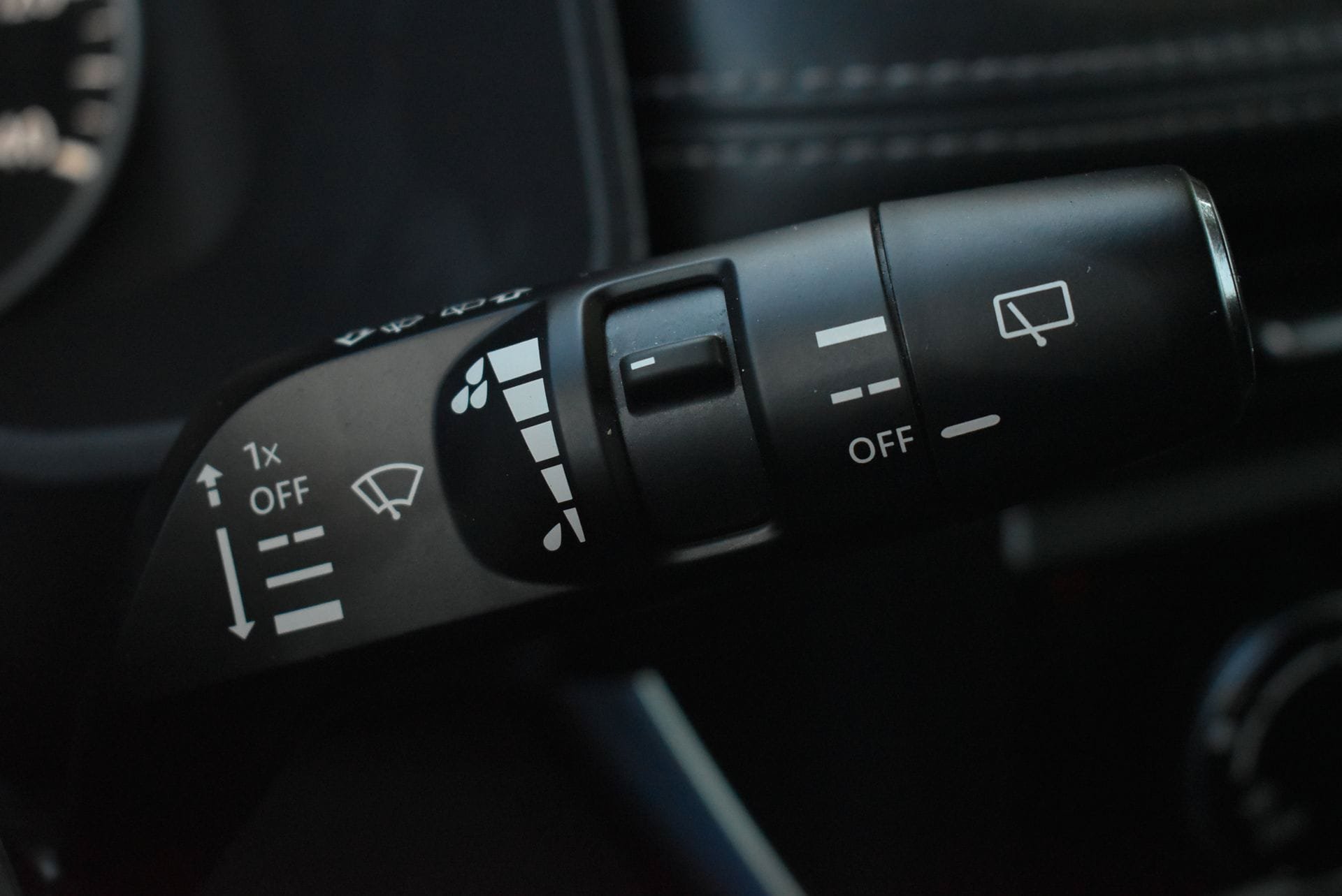 Used 2023 Nissan Rogue S AWD/4WD image 21