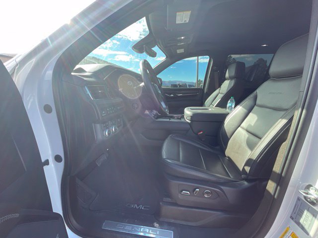 Used 2023 GMC Yukon Denali w/ Advanced Technology Package AWD/4WD image 6