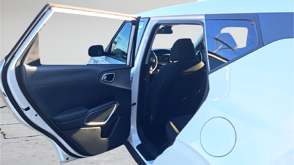 Used 2023 Kia Soul LX w/ LX Technology Package FWD image 11