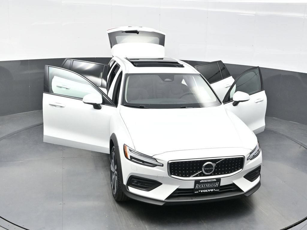 New 2026 Volvo V60 B5 Cross Country Plus w/ Protection Package Premier AWD/4WD image 37