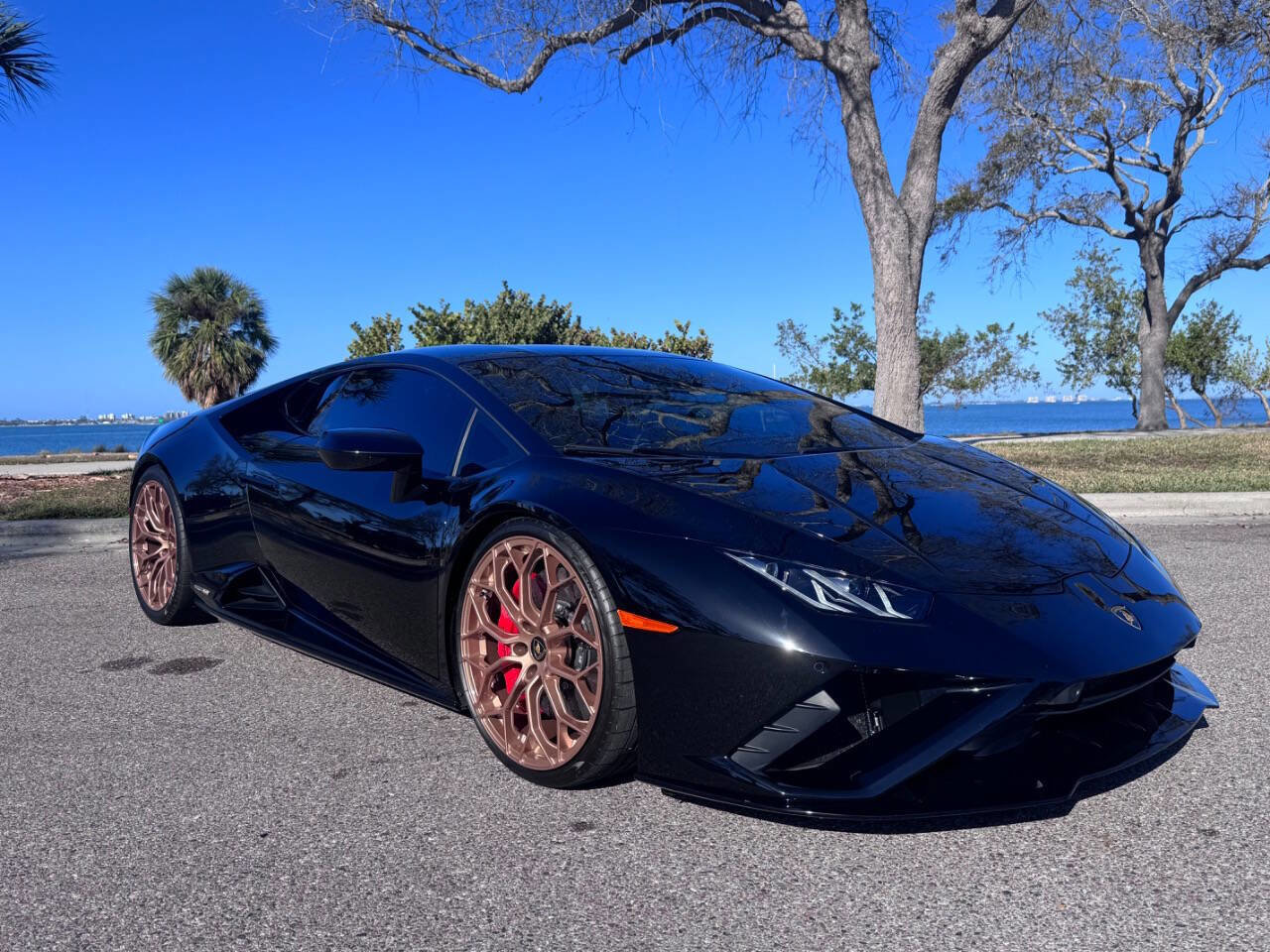 Used 2022 Lamborghini Huracan EVO image 2