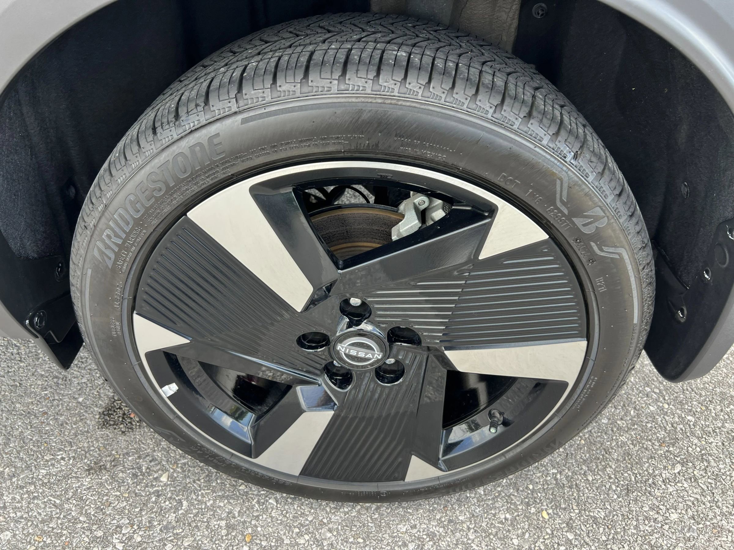 Used 2025 Nissan Kicks SR w/ Illumination Package image 32