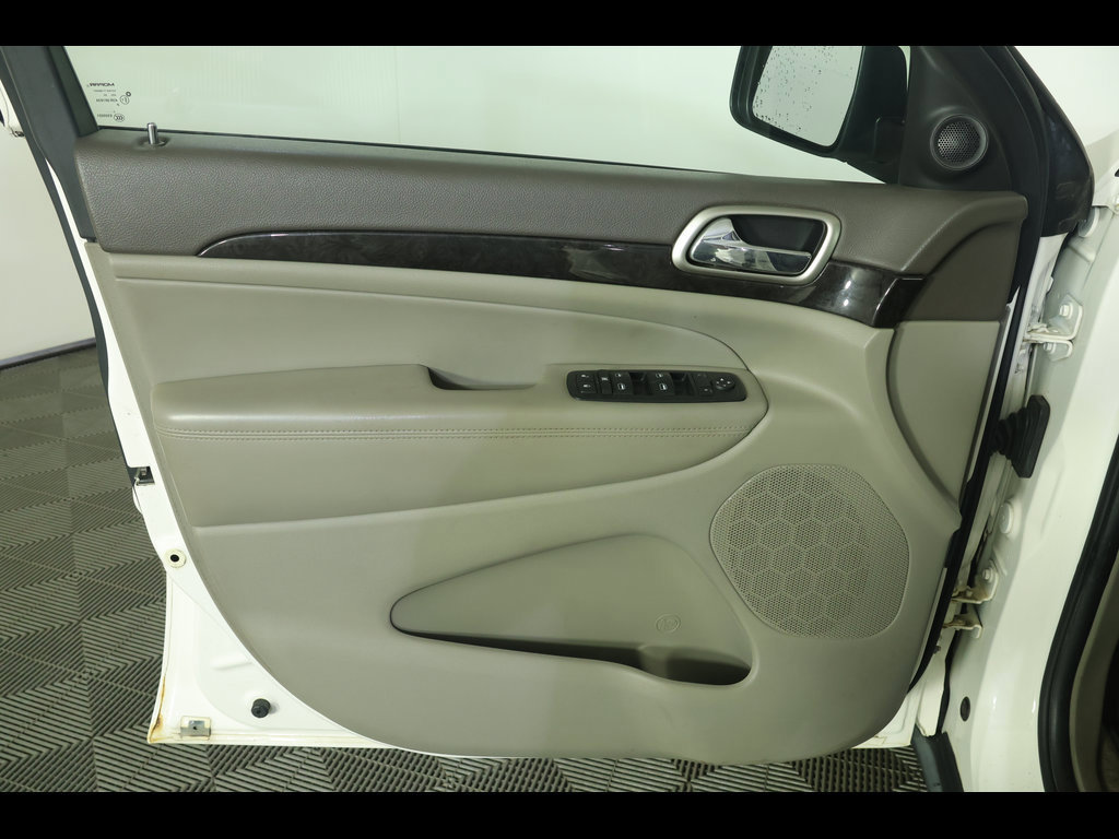 Used 2011 Jeep Grand Cherokee Laredo AWD/4WD image 15