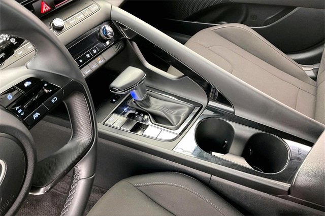 Used 2025 Hyundai Elantra SEL image 15