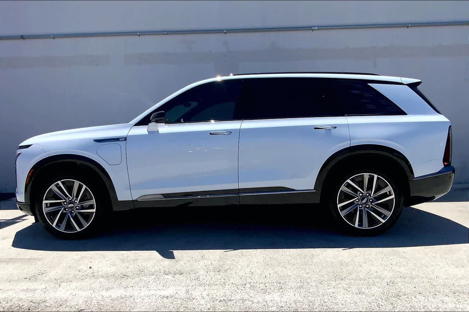 Used 2026 Cadillac Vistiq Sport AWD/4WD image 3