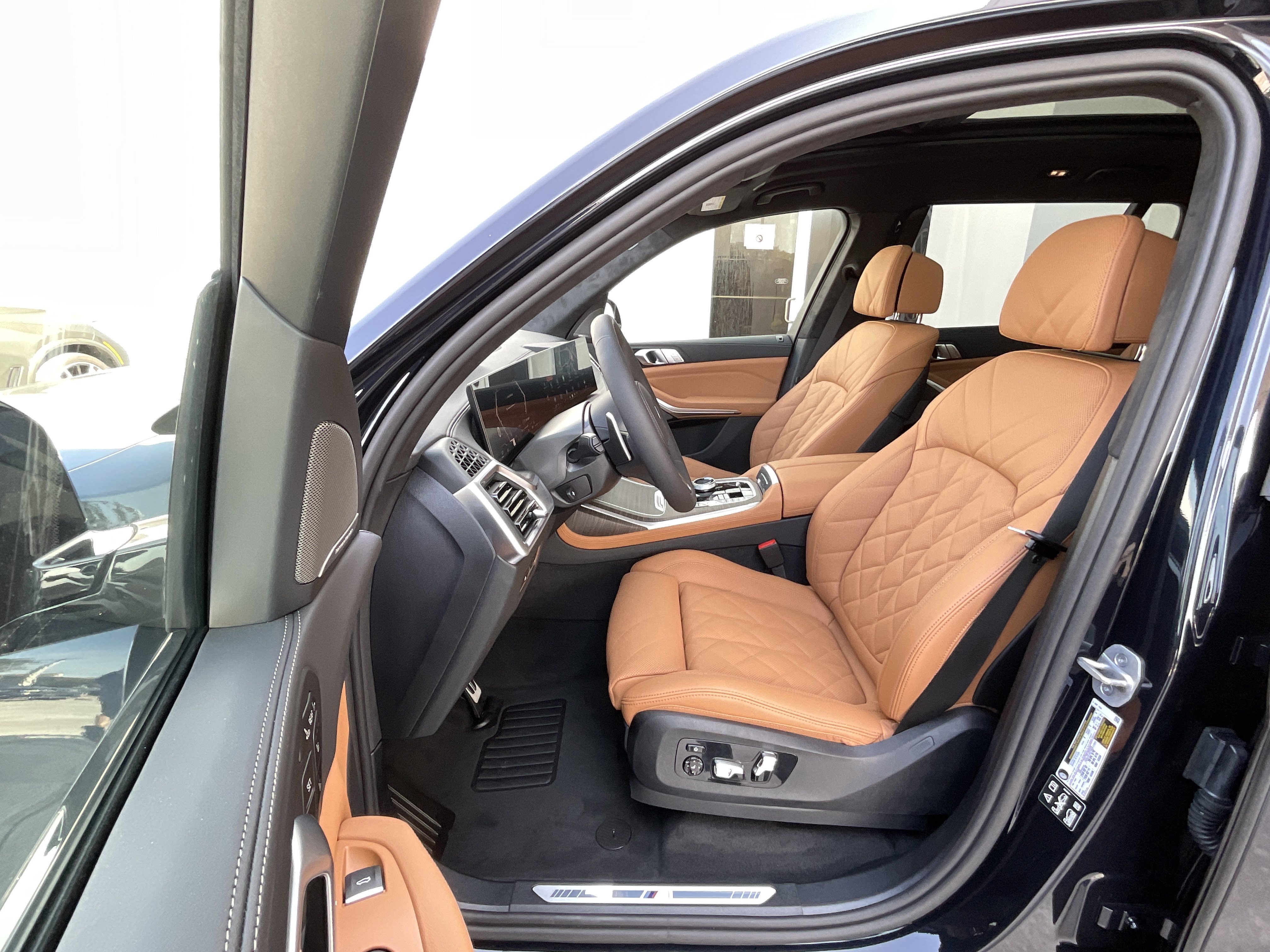 New 2027 BMW X7 xDrive40i w/ Executive Package AWD/4WD image 10