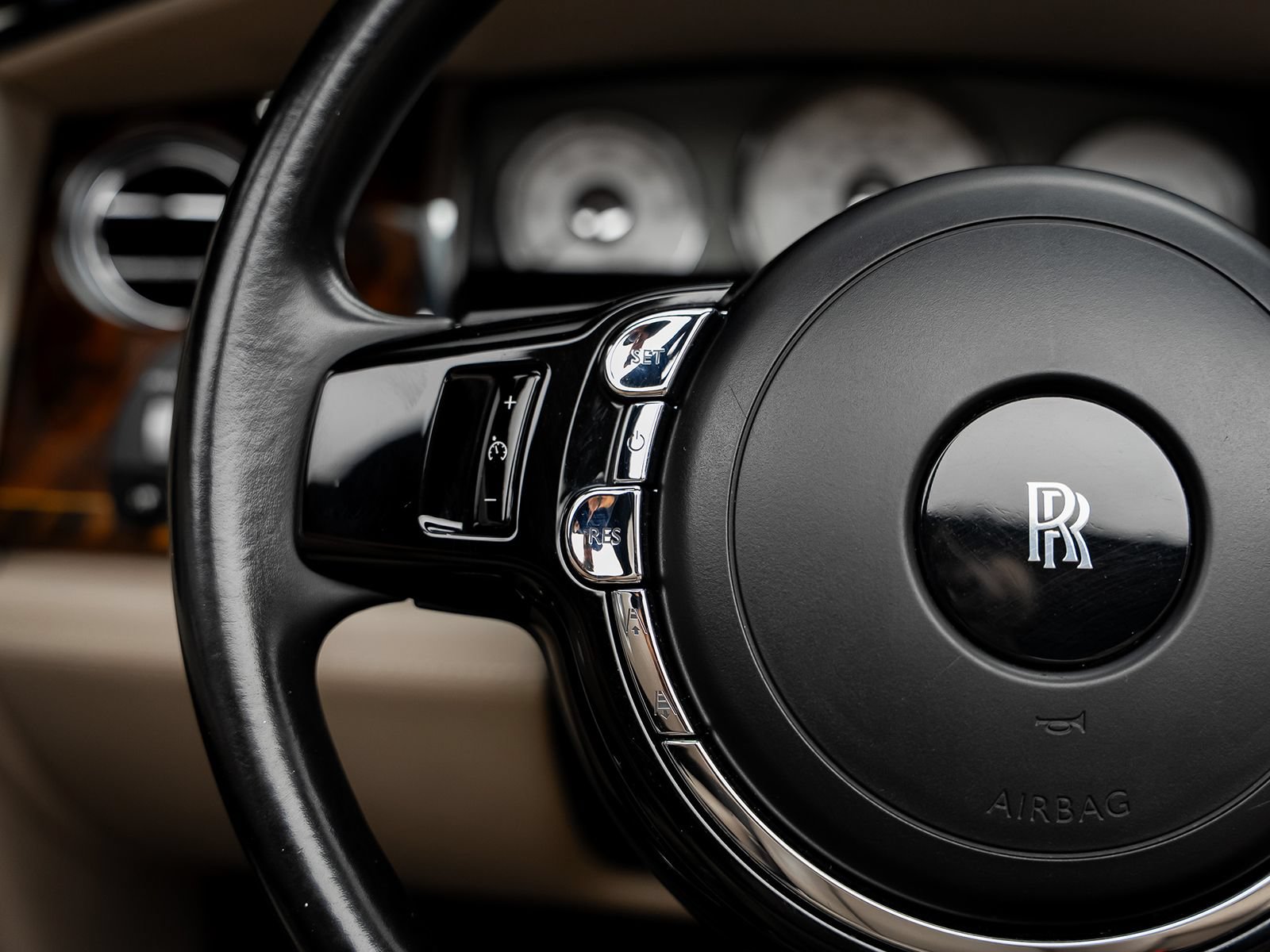 Used 2016 Rolls-Royce Dawn RWD image 43