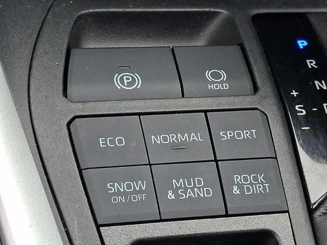 Used 2020 Toyota RAV4 LE w/ All Weather Liner Package AWD/4WD image 21