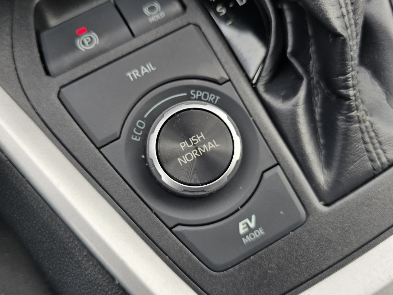 Certified 2022 Toyota RAV4 LE AWD/4WD image 6