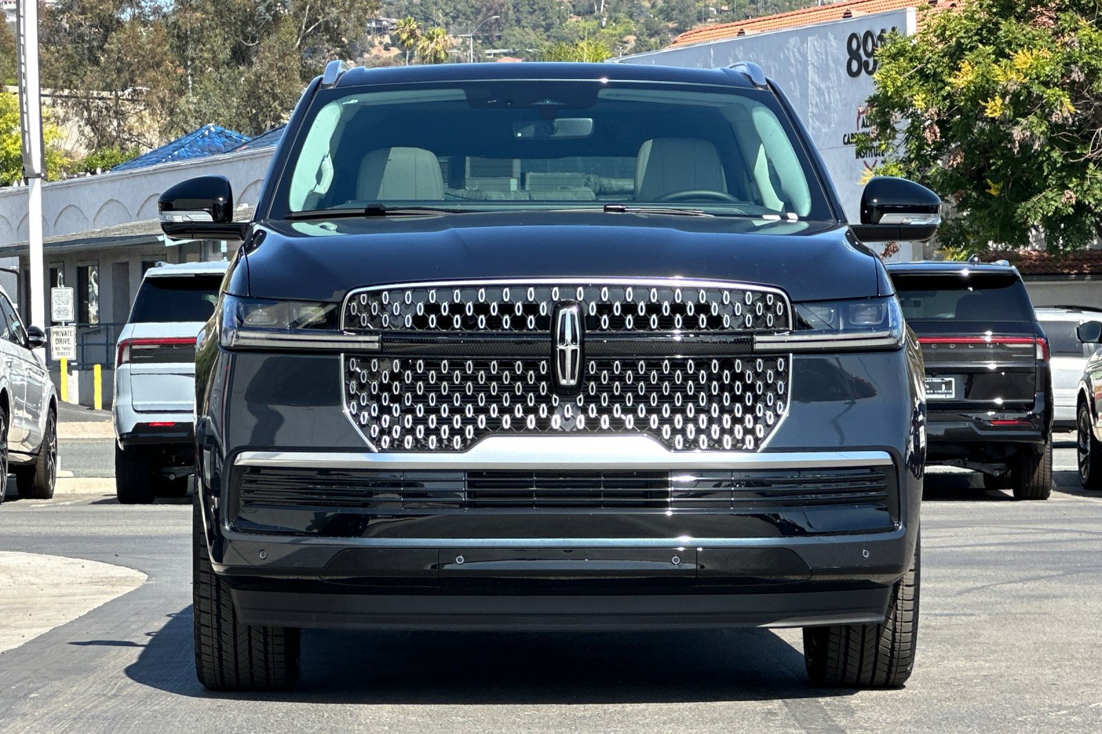 New 2026 Lincoln Navigator L Reserve AWD/4WD image 8