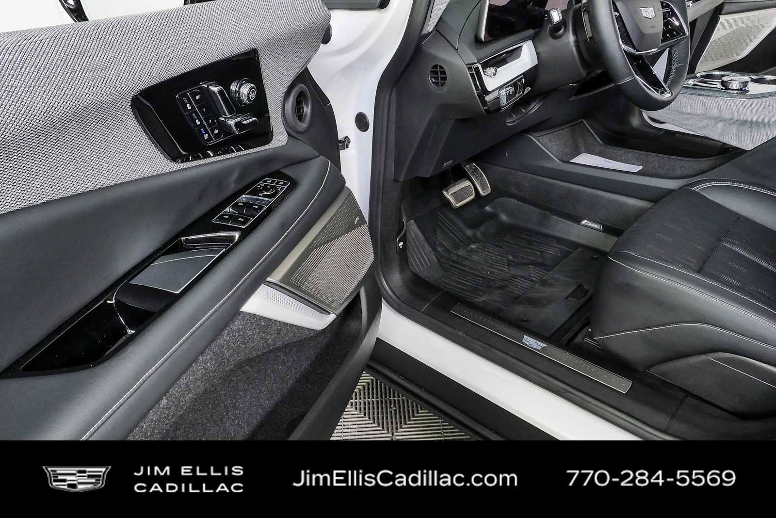 Certified 2025 Cadillac Optiq Luxury 2 w/ LPO, Floor Liner Package AWD/4WD image 8