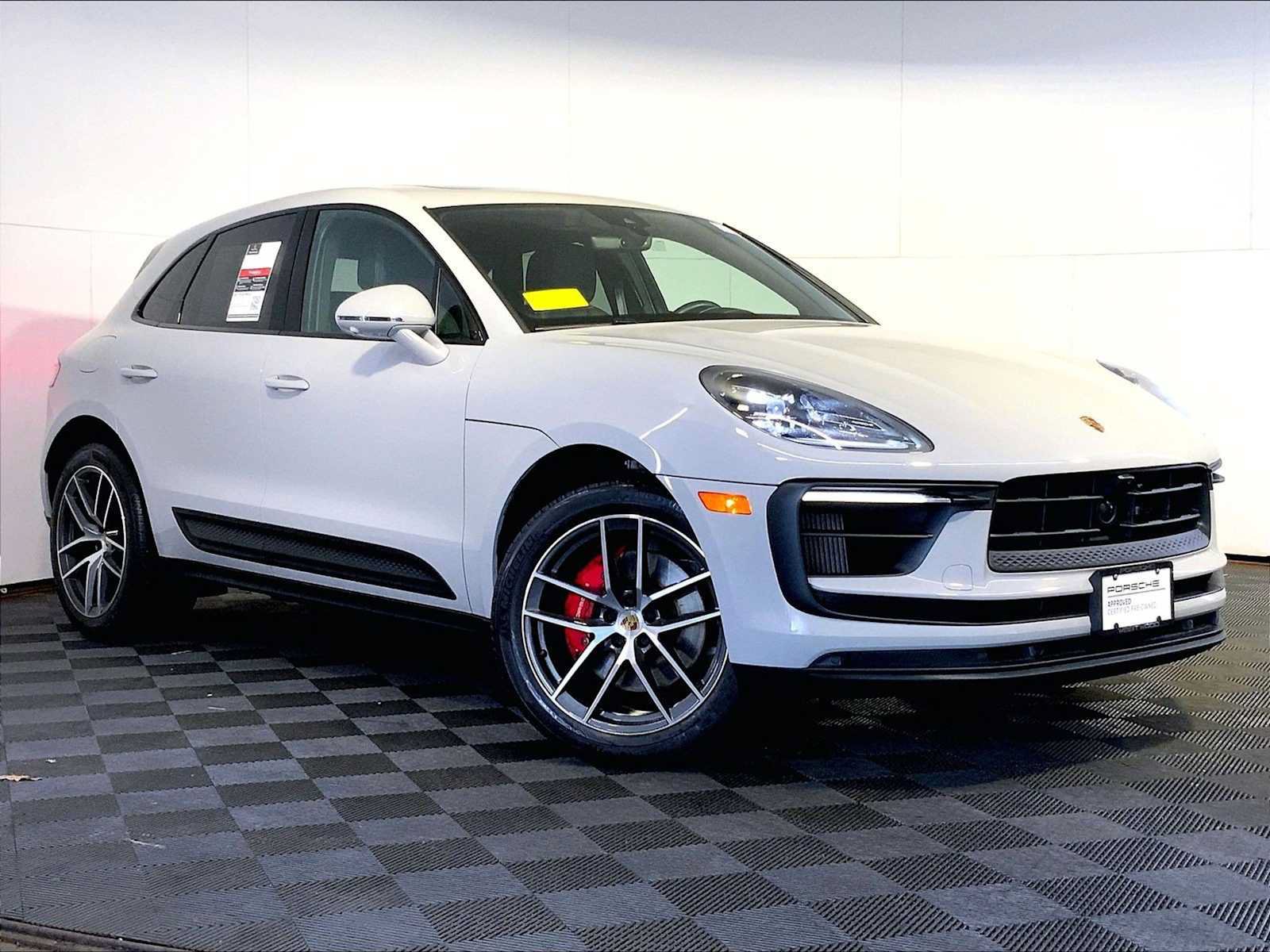 Certified 2024 Porsche Macan S AWD/4WD image 9