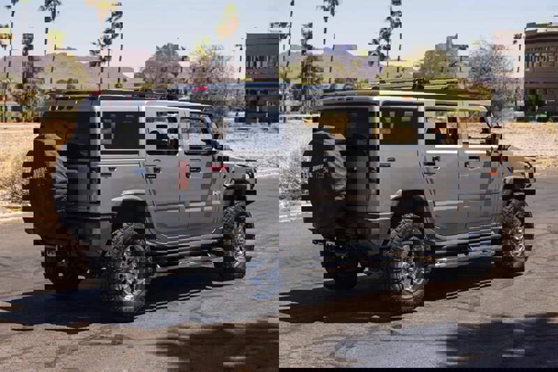 Used 2004 HUMMER H2 w/ Preferred Equipment Group image 9