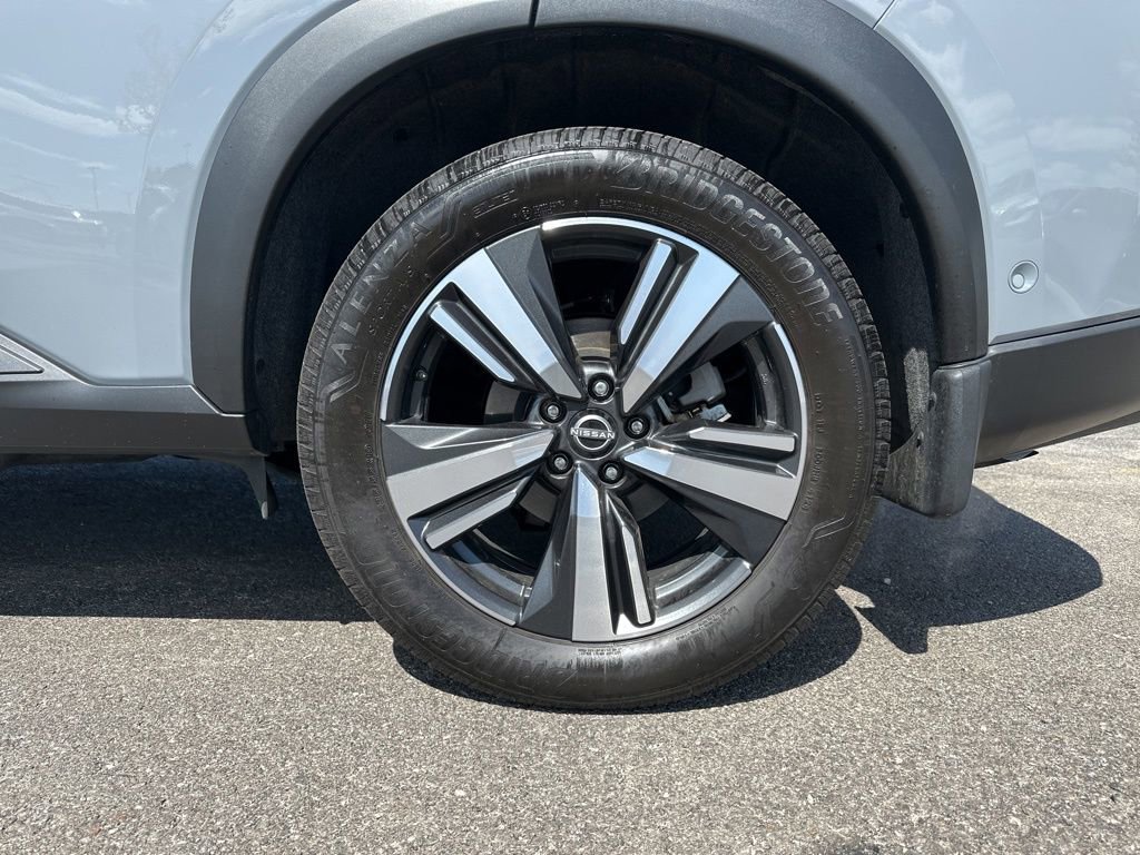 Used 2025 Nissan Rogue SL image 6