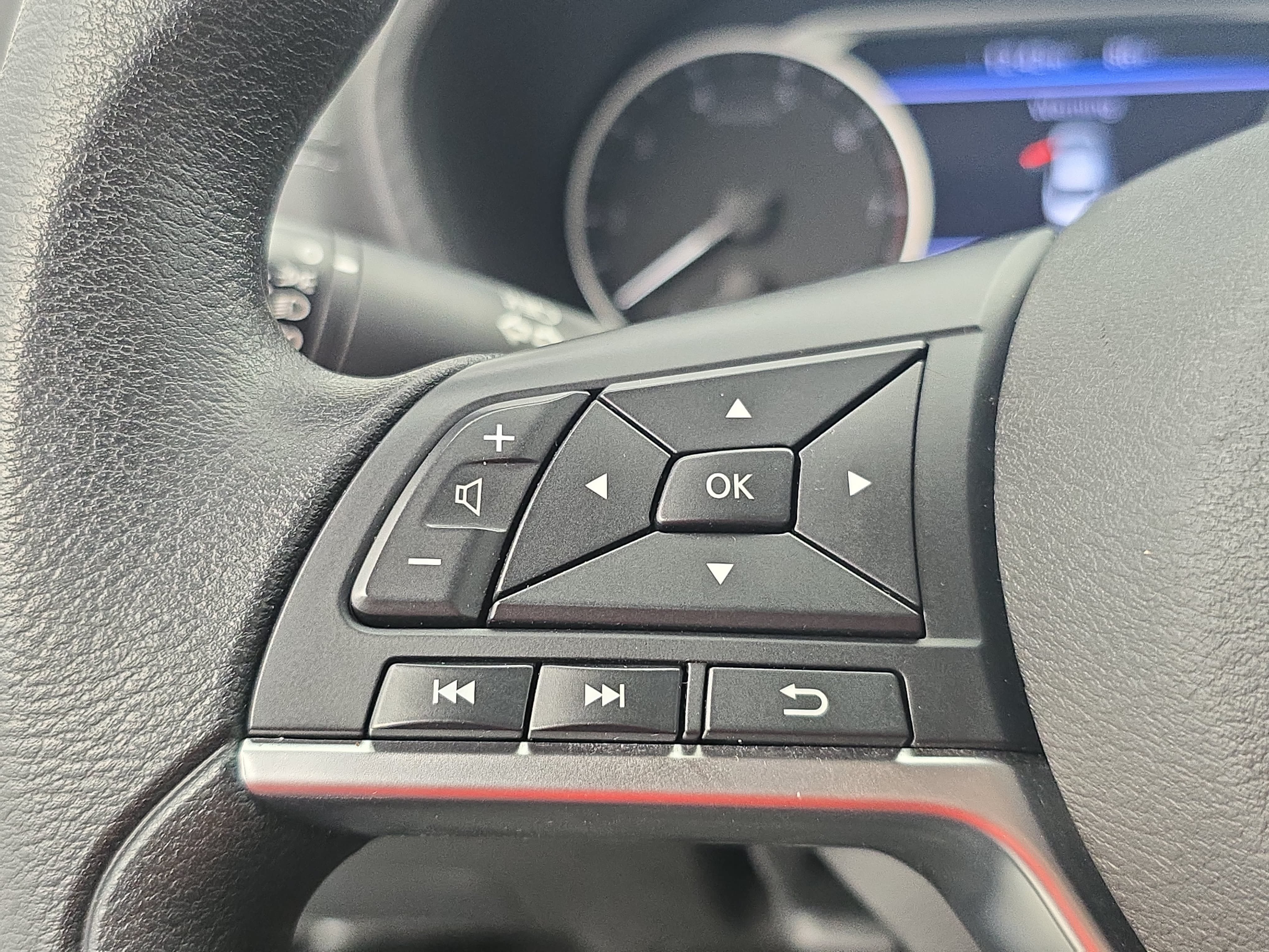 Used 2025 Nissan Sentra SV FWD image 16