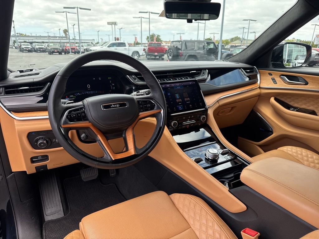 Used 2024 Jeep Grand Cherokee Summit AWD/4WD image 18