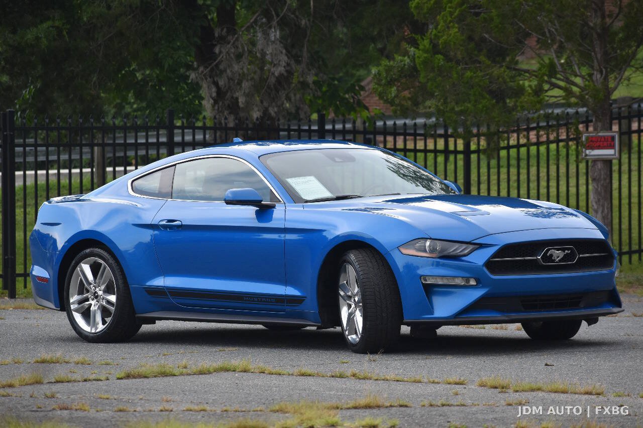 Used 2020 Ford Mustang Premium w/ Equipment Group 201A RWD image 4