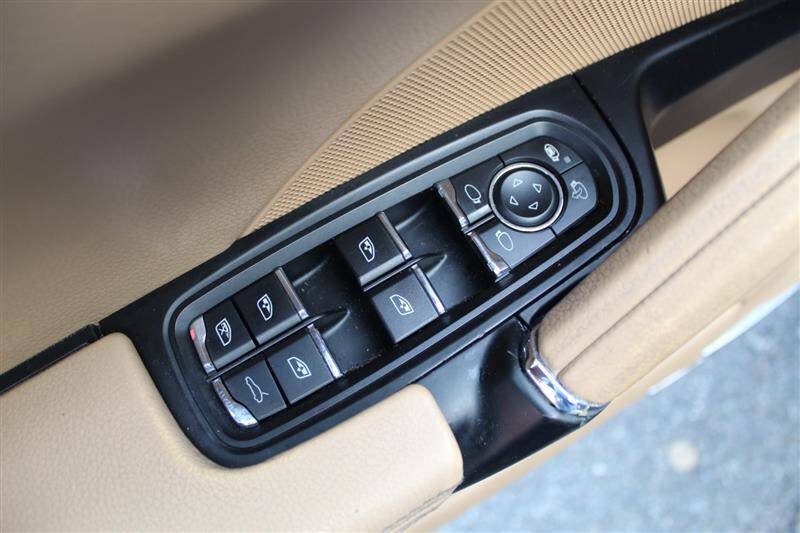 Used 2016 Porsche Cayenne w/ Premium Package AWD/4WD image 12