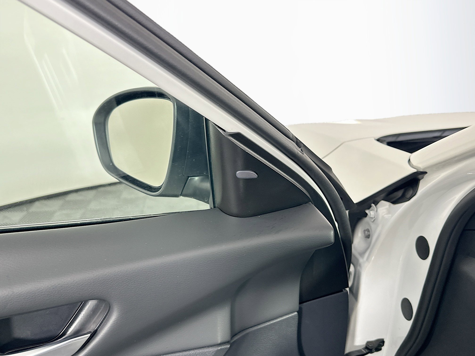 Used 2025 Nissan Altima 2.5 SV image 16