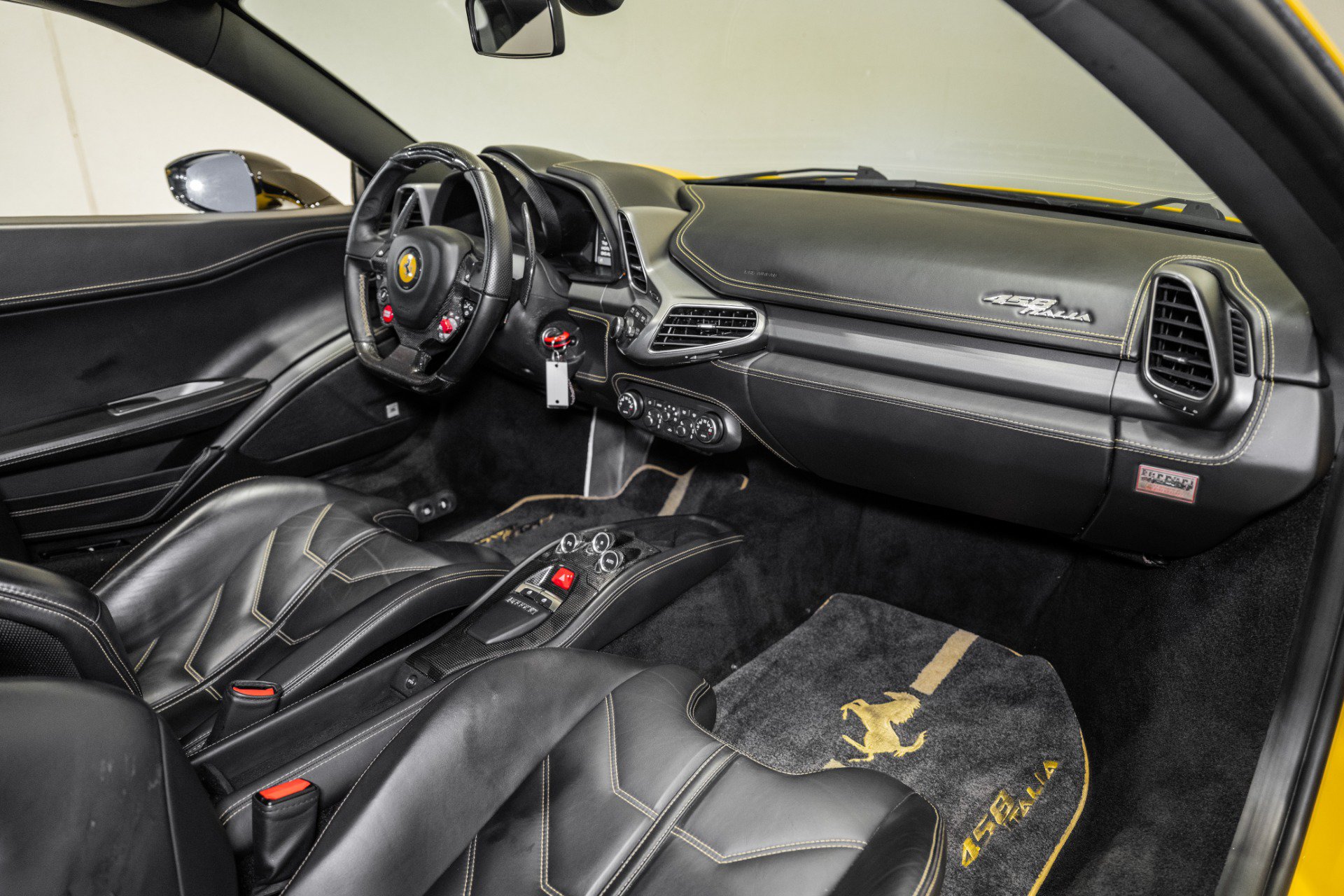 Used 2011 Ferrari 458 Italia Coupe RWD image 22
