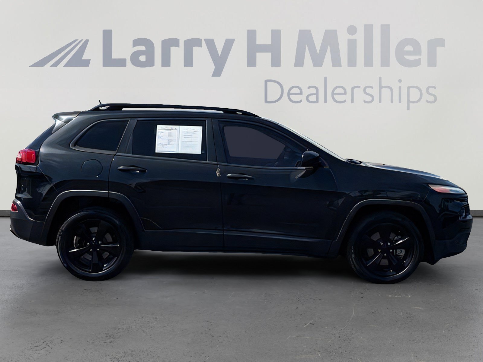 Used 2016 Jeep Cherokee Sport FWD image 7