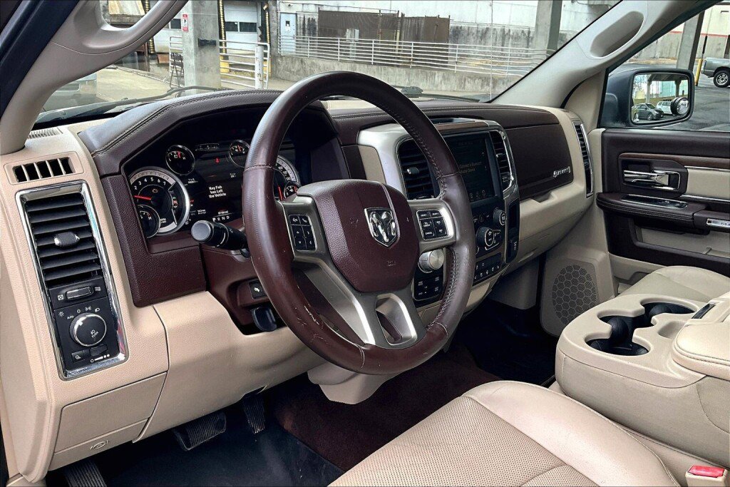 Used 2015 RAM 1500 Laramie w/ Convenience Group image 10