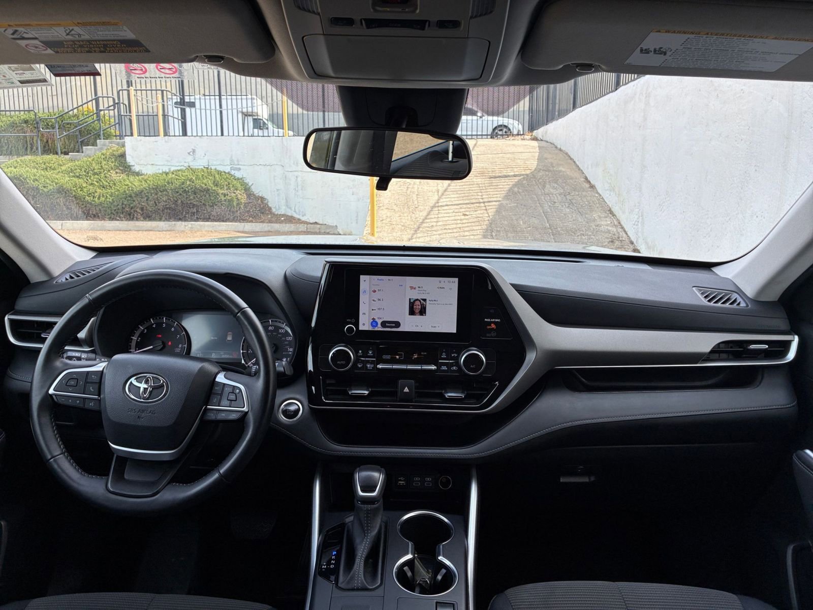 Used 2025 Toyota Highlander LE FWD image 35