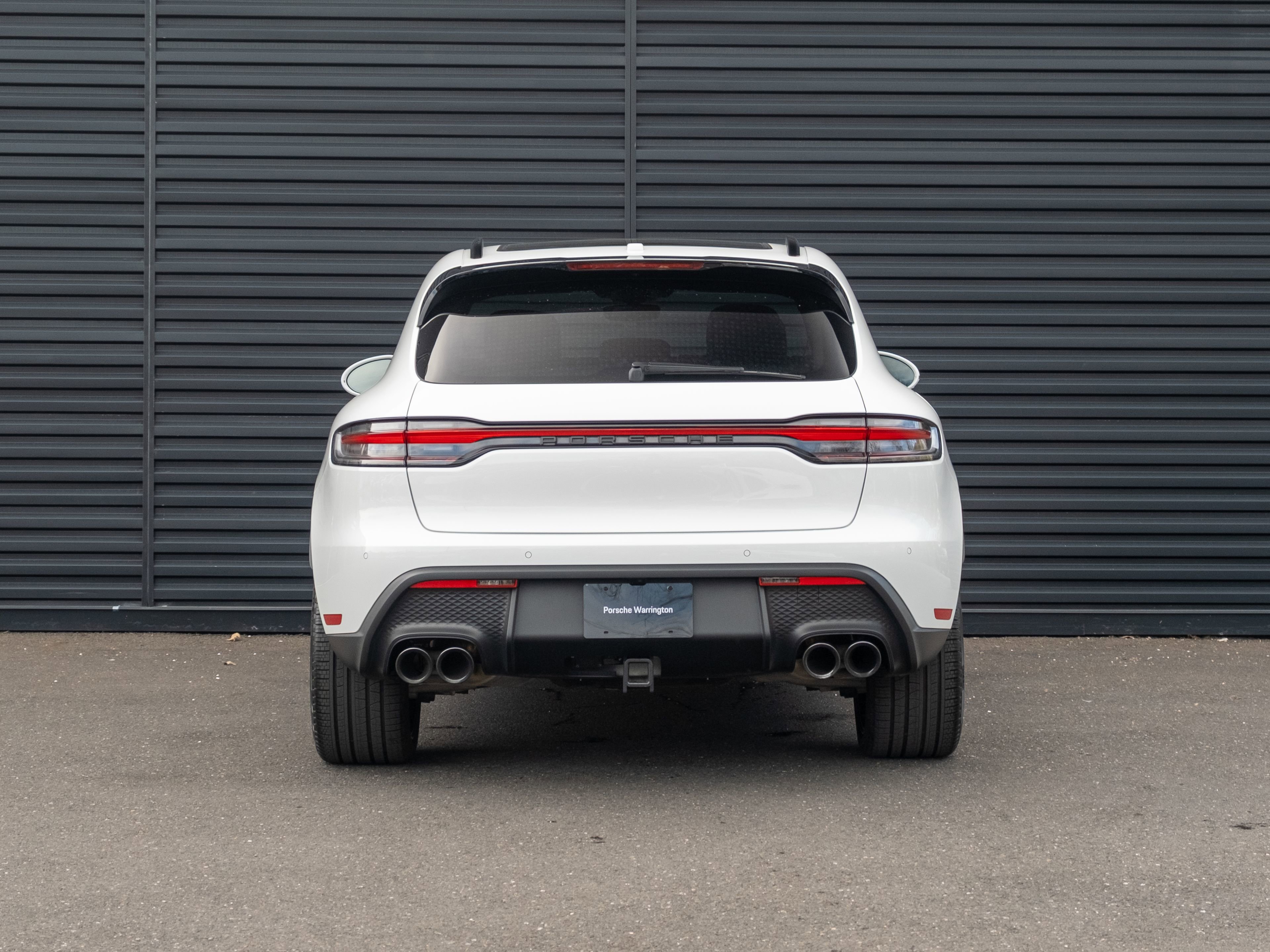 Certified 2025 Porsche Macan image 7