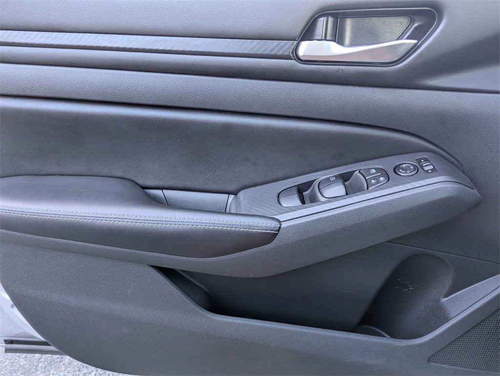 Used 2024 Nissan Altima 2.5 SV image 16