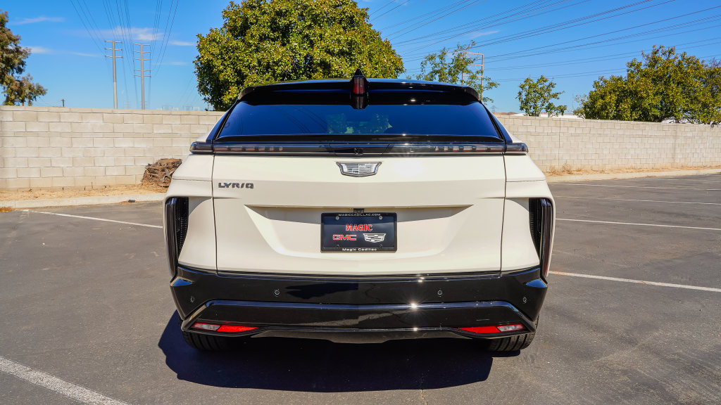 New 2027 Cadillac Lyriq Signature Sport RWD image 8