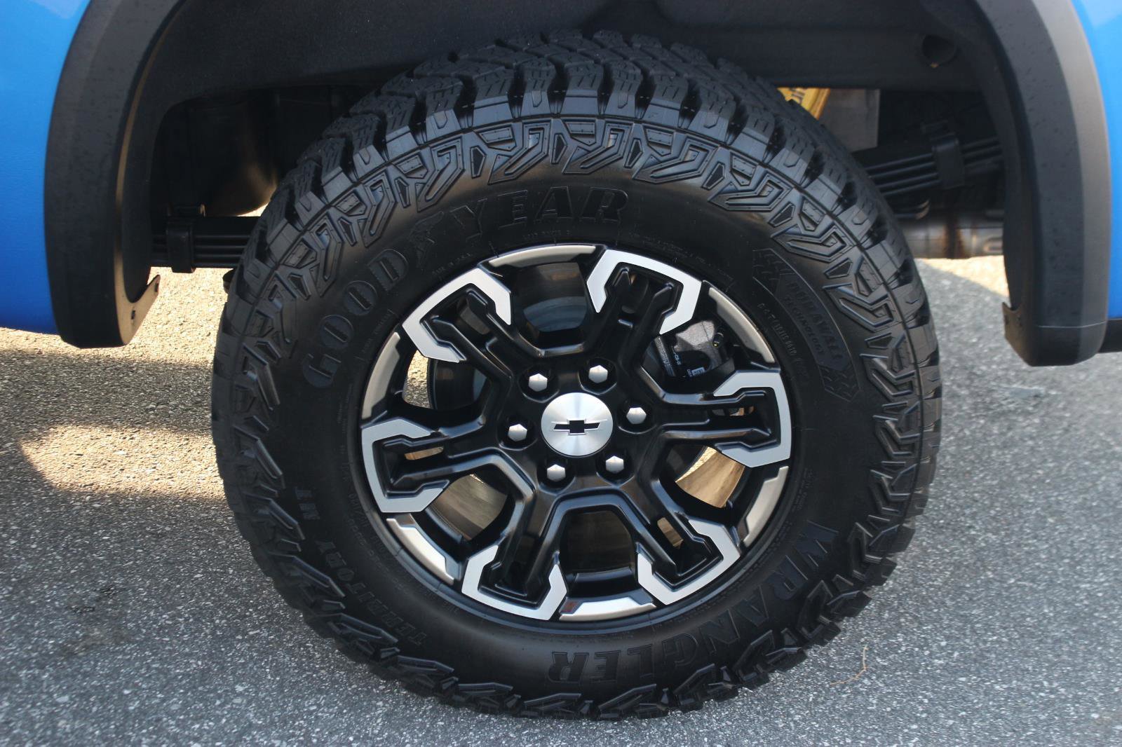 Used 2025 Chevrolet Silverado 1500 ZR2 w/ Technology Package image 44