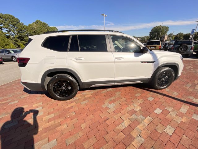 Used 2024 Volkswagen Atlas Peak Edition SEL AWD/4WD image 36