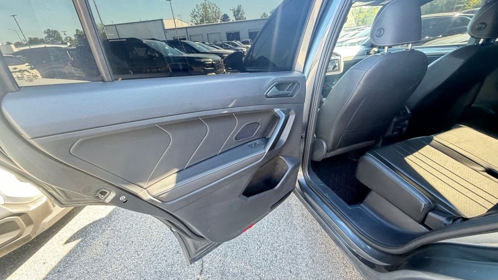 Used 2023 Volkswagen Tiguan SE R-Line FWD image 9