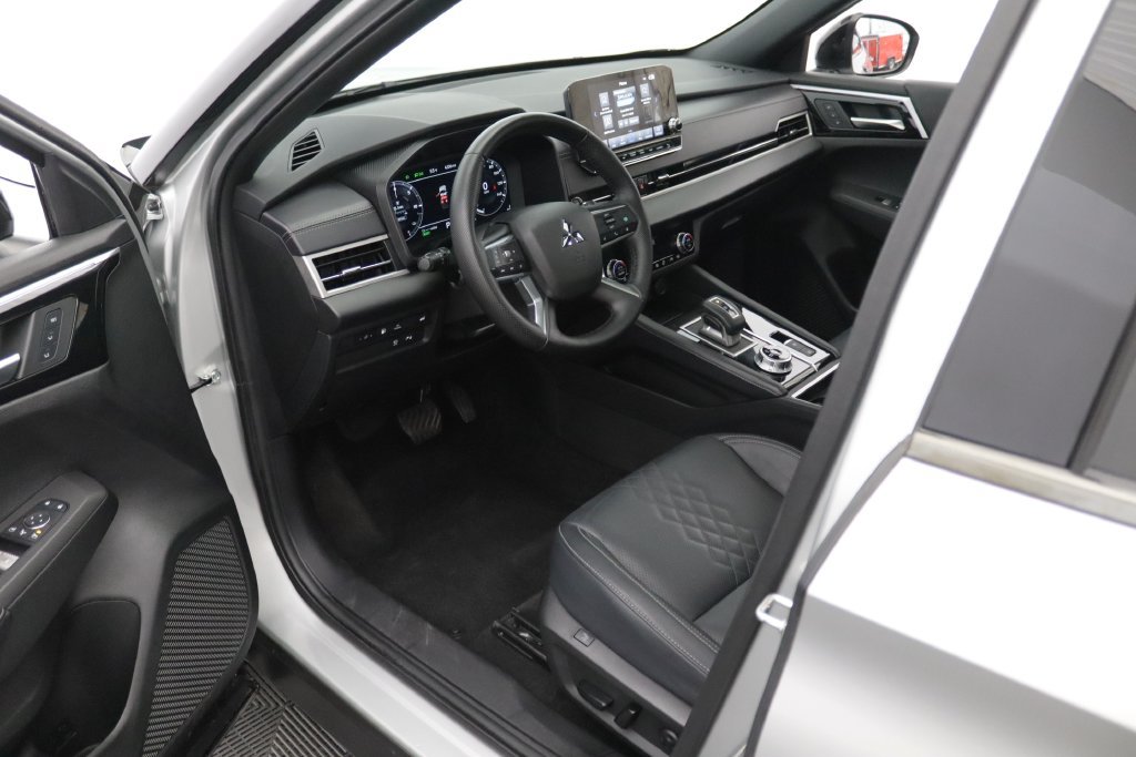 Used 2025 Mitsubishi Outlander SEL Black Edition AWD/4WD image 19