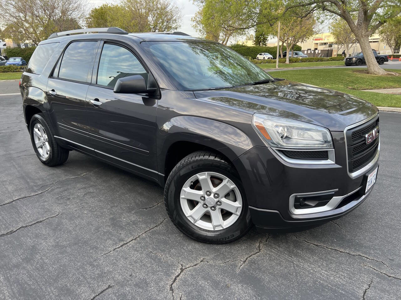 Used 2013 GMC Acadia SLE image 2