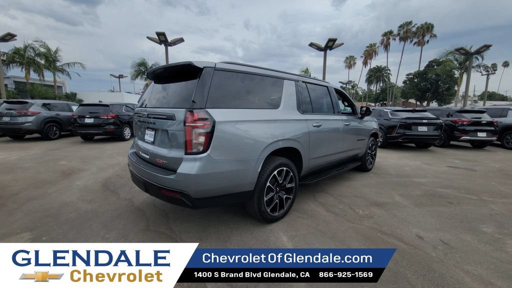 Used 2024 Chevrolet Suburban RST RWD image 8