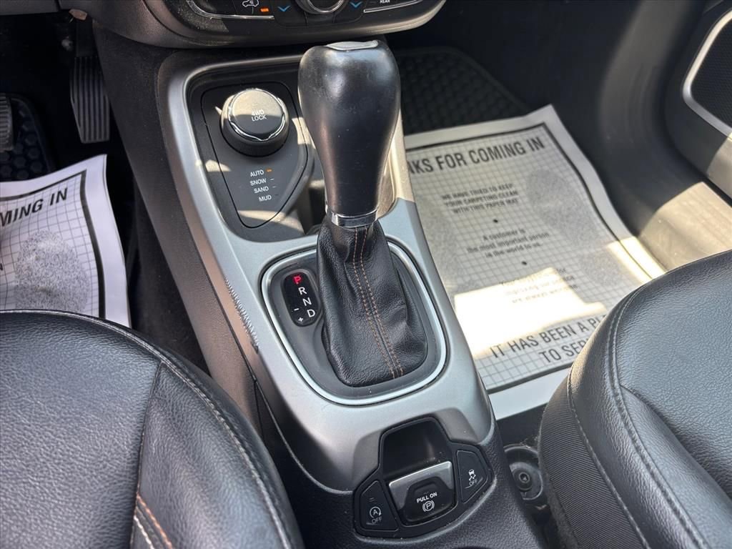 Used 2020 Jeep Compass Latitude w/ Cold Weather Group AWD/4WD image 19