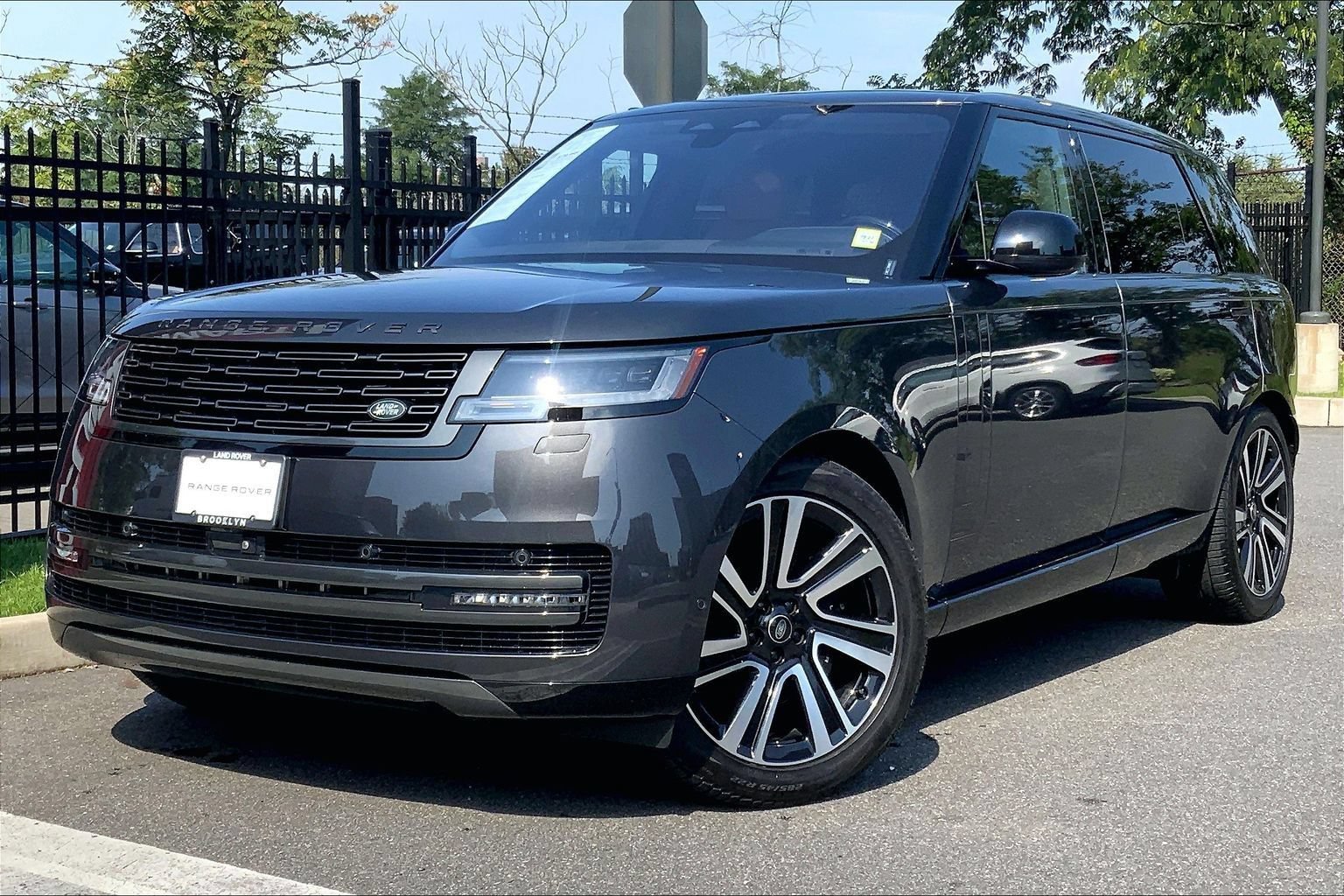 Certified 2023 Land Rover Range Rover Long Wheelbase SE AWD/4WD image 1