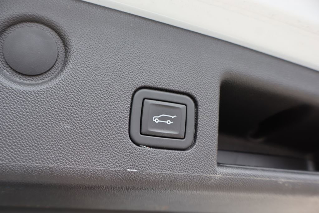 Used 2023 Chevrolet Equinox Premier image 39