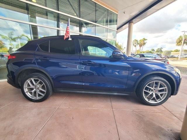 Used 2018 Alfa Romeo Stelvio Ti Sport image 4